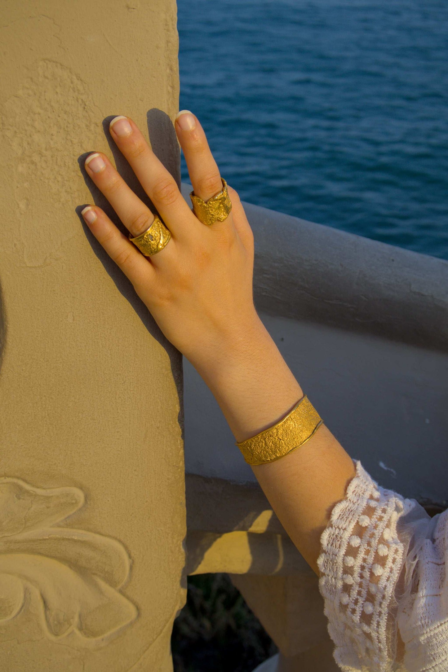 18K Aurum Circulus Bracelet for Women - YuuJewels 