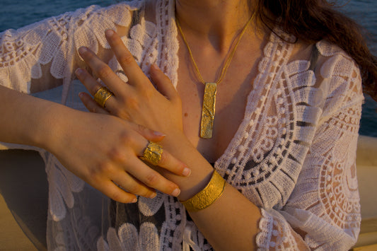 18K Brisa Irregular Ring for Women - YuuJewels 