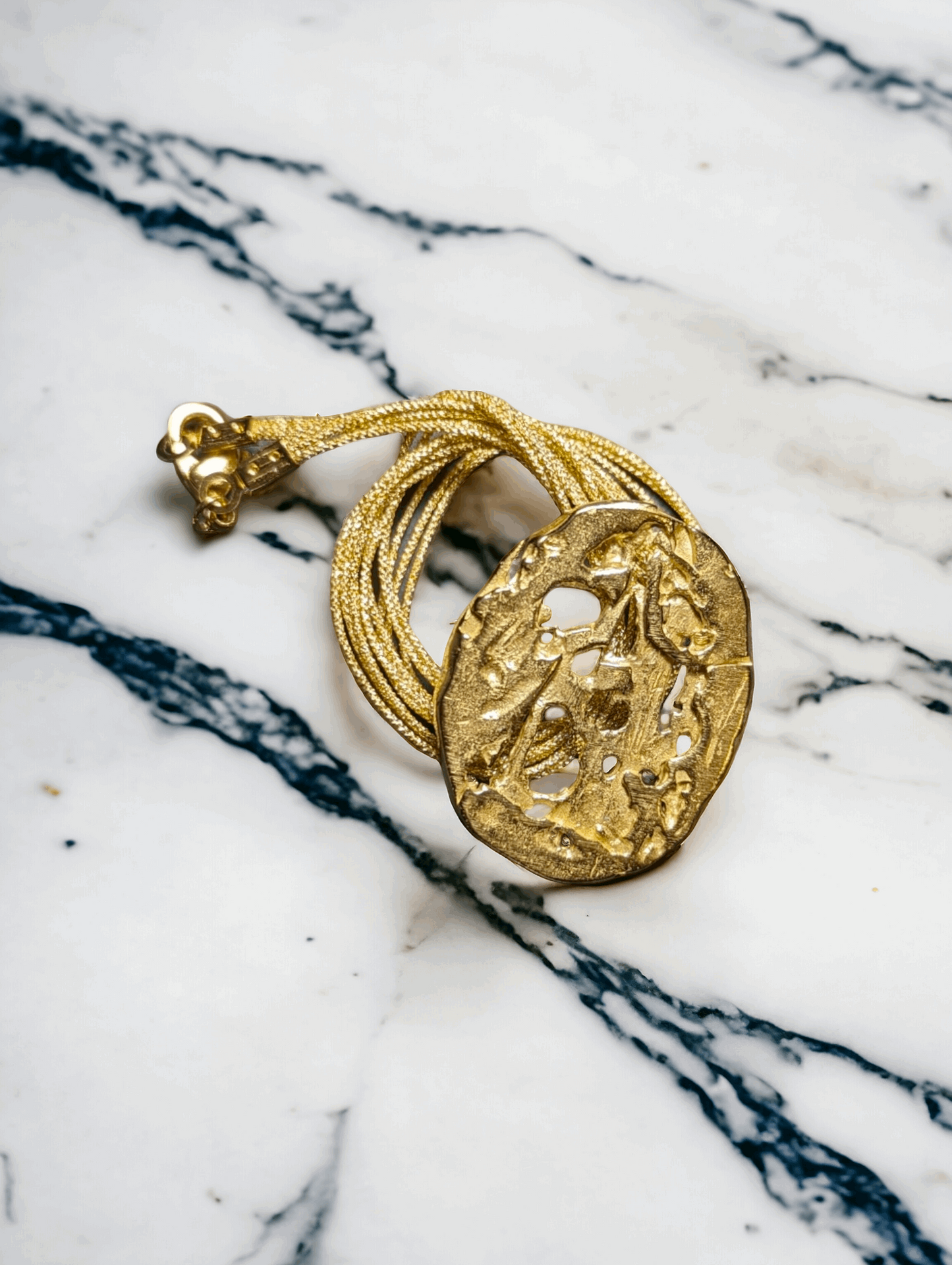 18K Gold Round Hollow Pendant