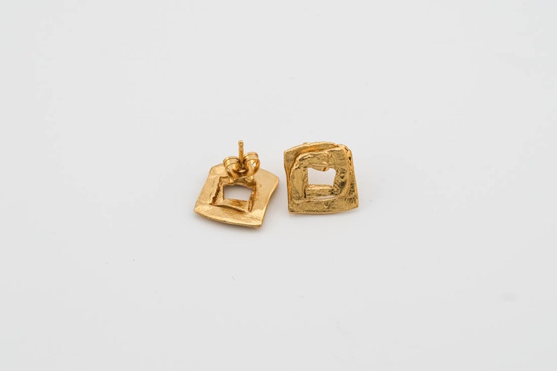 Antique Gold Square Stud Earrings - YuuJewels