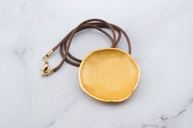 Sleek Golden Disc Necklace - YuuJewels