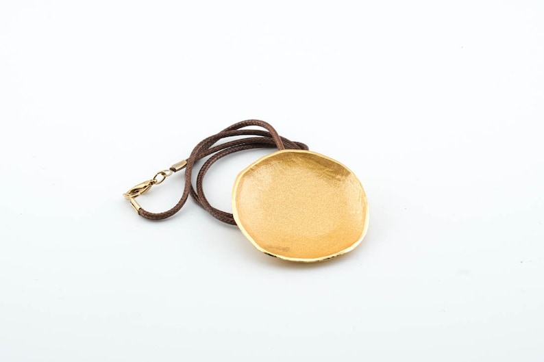 Sleek Golden Disc Necklace - YuuJewels