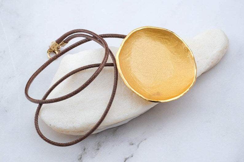 Sleek Golden Disc Necklace - YuuJewels