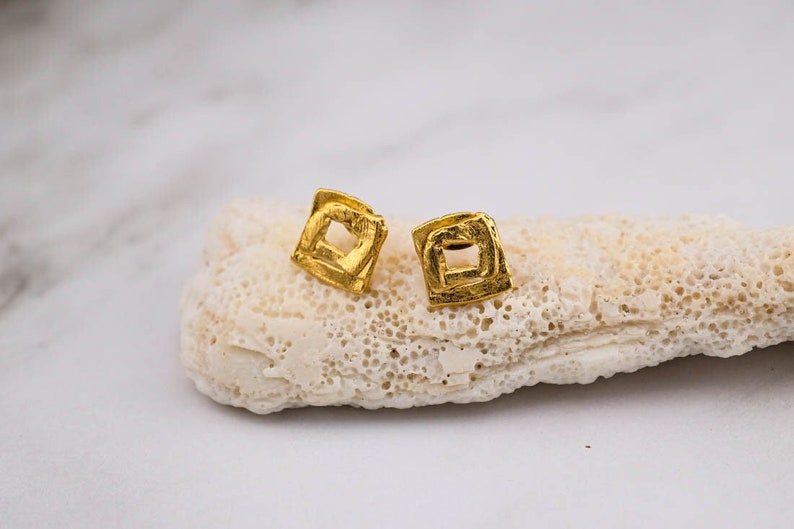 Antique Gold Square Stud Earrings - YuuJewels